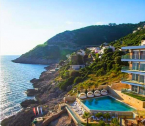 Sea Front studio , seawater pool at private beach